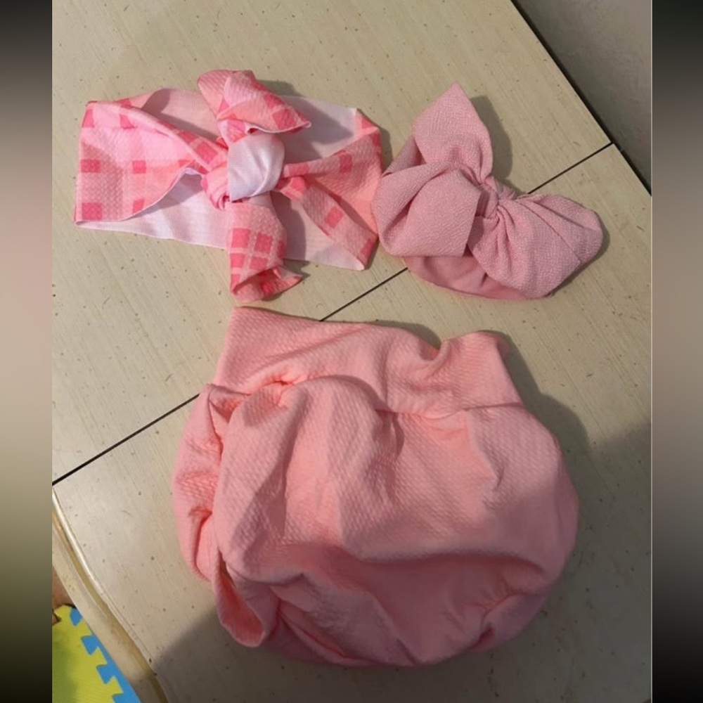 Diaper cover with detachable bunny tail and bows